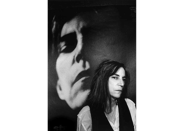 Regina Schmeken “Patty Smith” 2003, 60 x 50 cm Fotografie, s/w Starprint auf Hahnemühle Bütten auf Alu-Dibon Bild: Regina Schmeken “Patty Smith” 2003, 60 x 50 cm Fotografie, s/w Starprint auf Hahnemühle Bütten auf Alu-Dibon